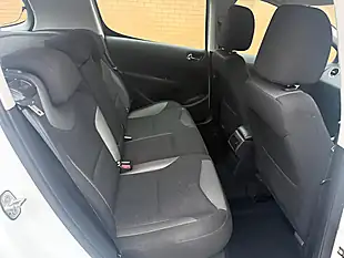 Used 2011 Peugeot 308 Active White - Interior and Exterior details 12