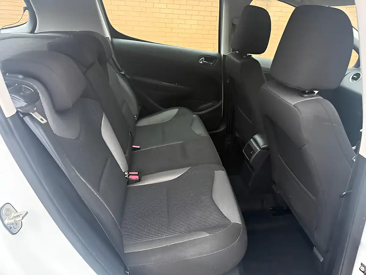 Used 2011 Peugeot 308 Active White - Interior and Exterior details 12