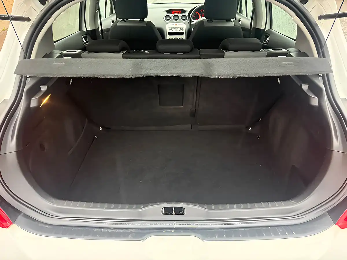 Used 2011 Peugeot 308 Active White - Interior and Exterior details 13