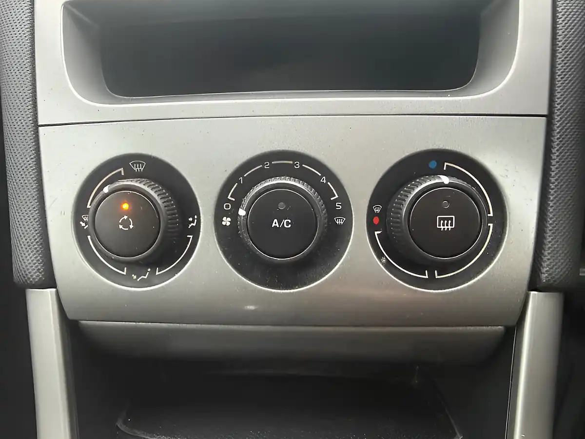 Used 2011 Peugeot 308 Active White - Interior and Exterior details 14