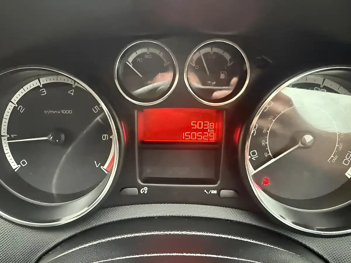 Used 2011 Peugeot 308 Active White - Interior and Exterior details 18