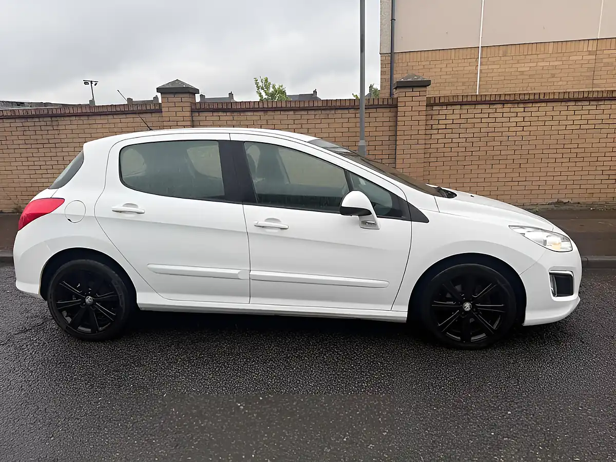 Used 2011 Peugeot 308 Active White - Interior and Exterior details 2