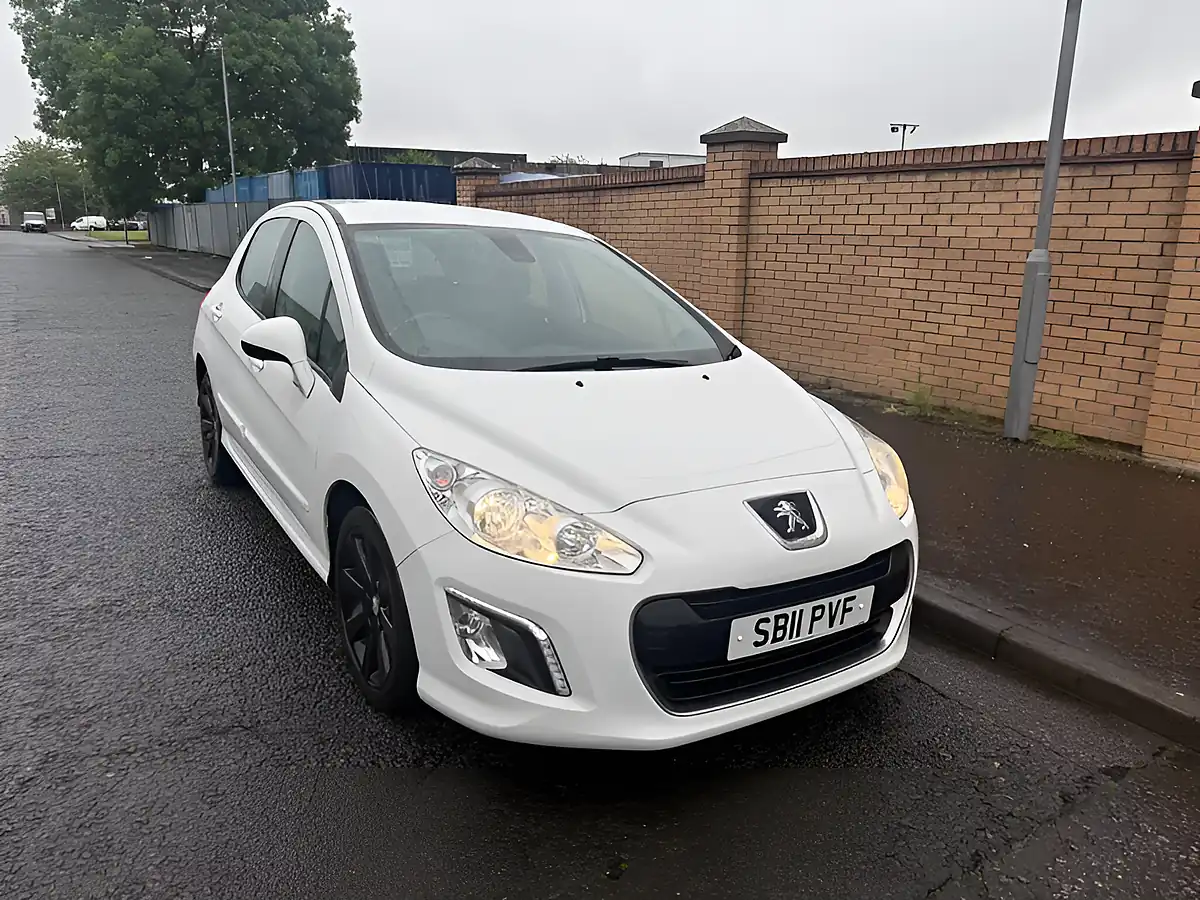 Used 2011 Peugeot 308 Active White - Interior and Exterior details 3