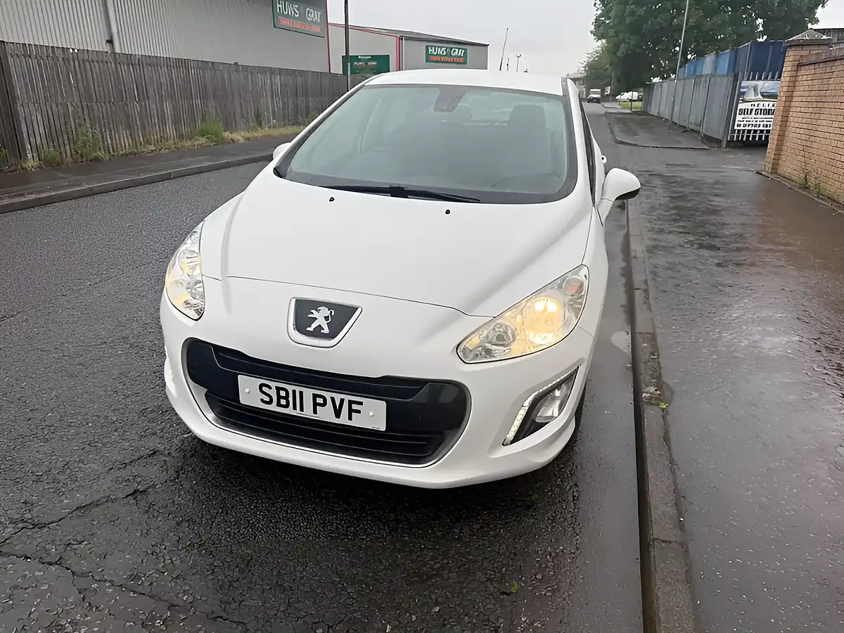 Used 2011 Peugeot 308 Active White - Interior and Exterior details 8
