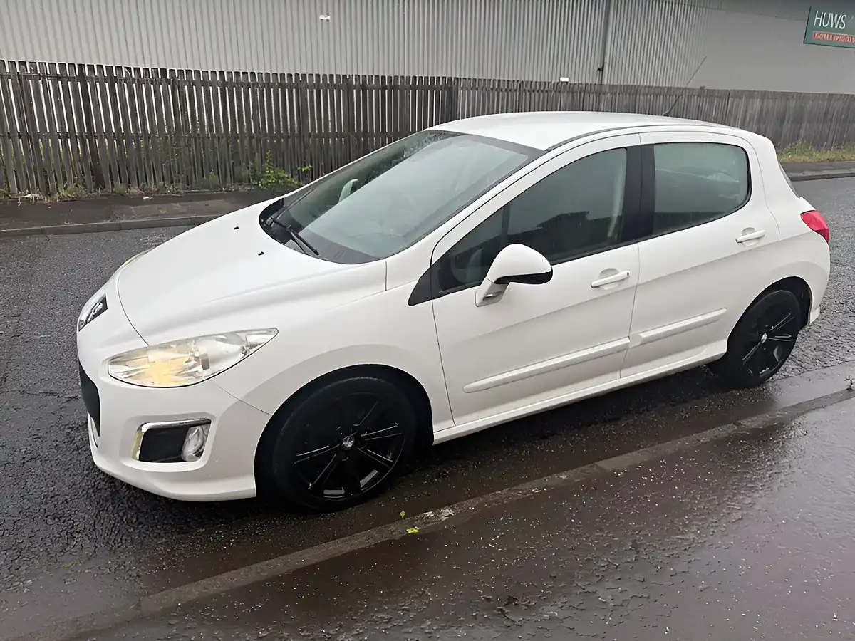 Used 2011 Peugeot 308 Active White - Interior and Exterior details 9