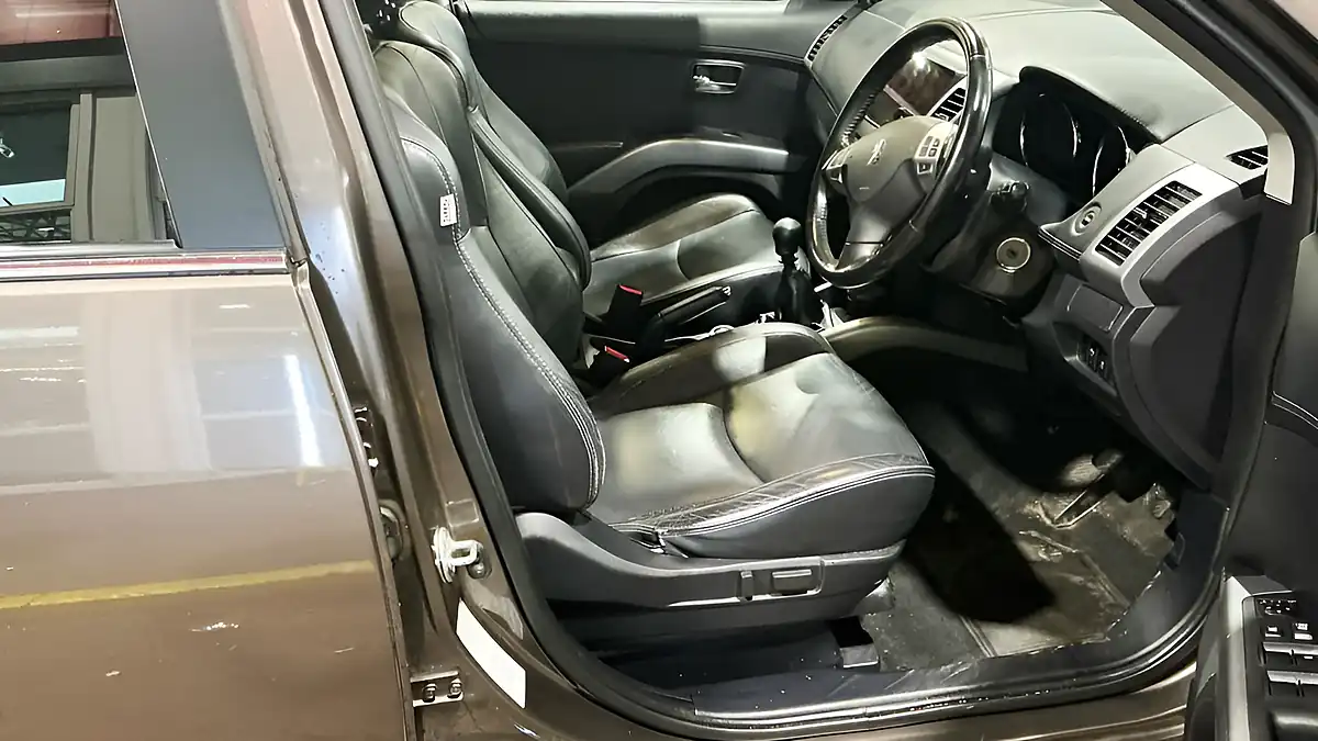 Used 2011 Peugeot 4007 GT Bronze - Interior and Exterior details 9