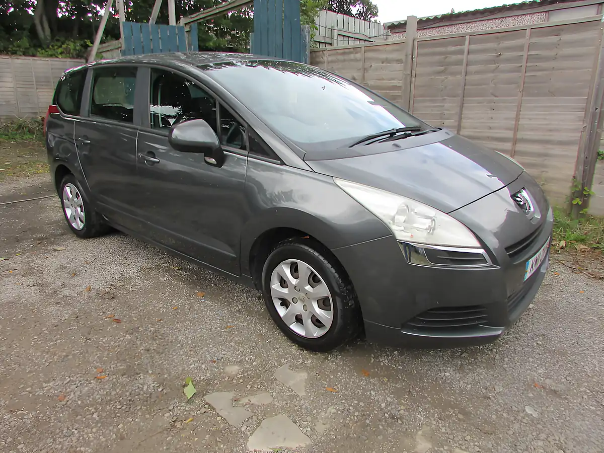 Used 2011 Peugeot 5008 Active Grey - Front View