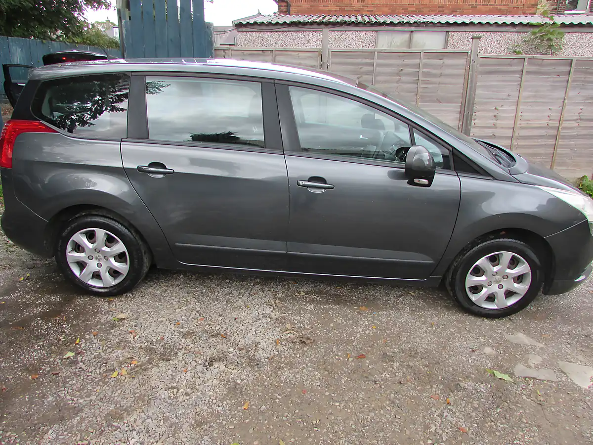 Used 2011 Peugeot 5008 Active Grey - Interior and Exterior details 2
