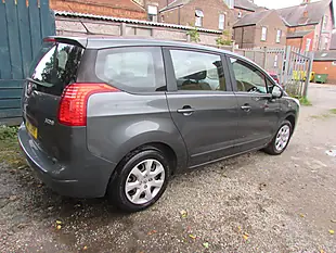 Used 2011 Peugeot 5008 Active Grey - Interior and Exterior details 3