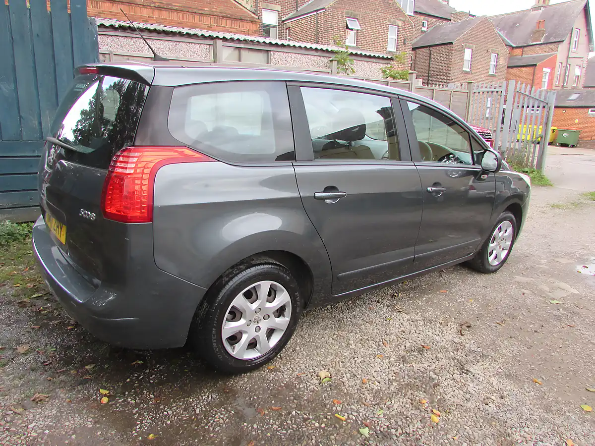 Used 2011 Peugeot 5008 Active Grey - Interior and Exterior details 3