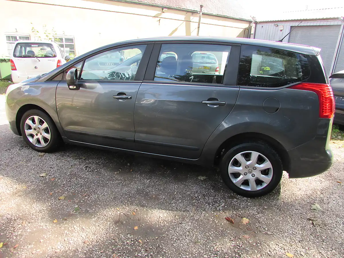 Used 2011 Peugeot 5008 Active Grey - Interior and Exterior details 5