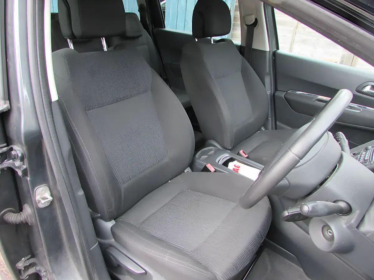 Used 2011 Peugeot 5008 Active Grey - Interior and Exterior details 7