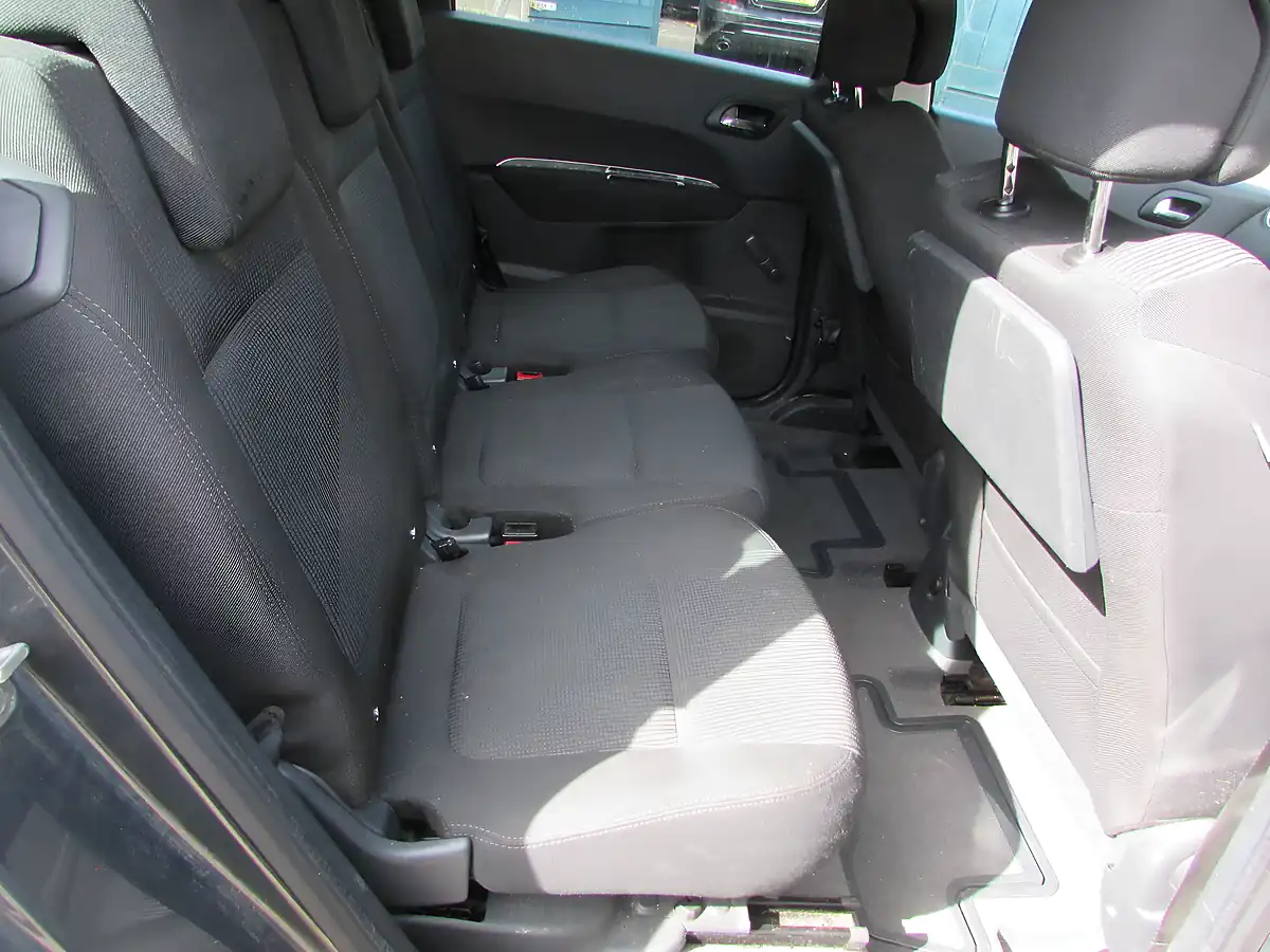 Used 2011 Peugeot 5008 Active Grey - Interior and Exterior details 8