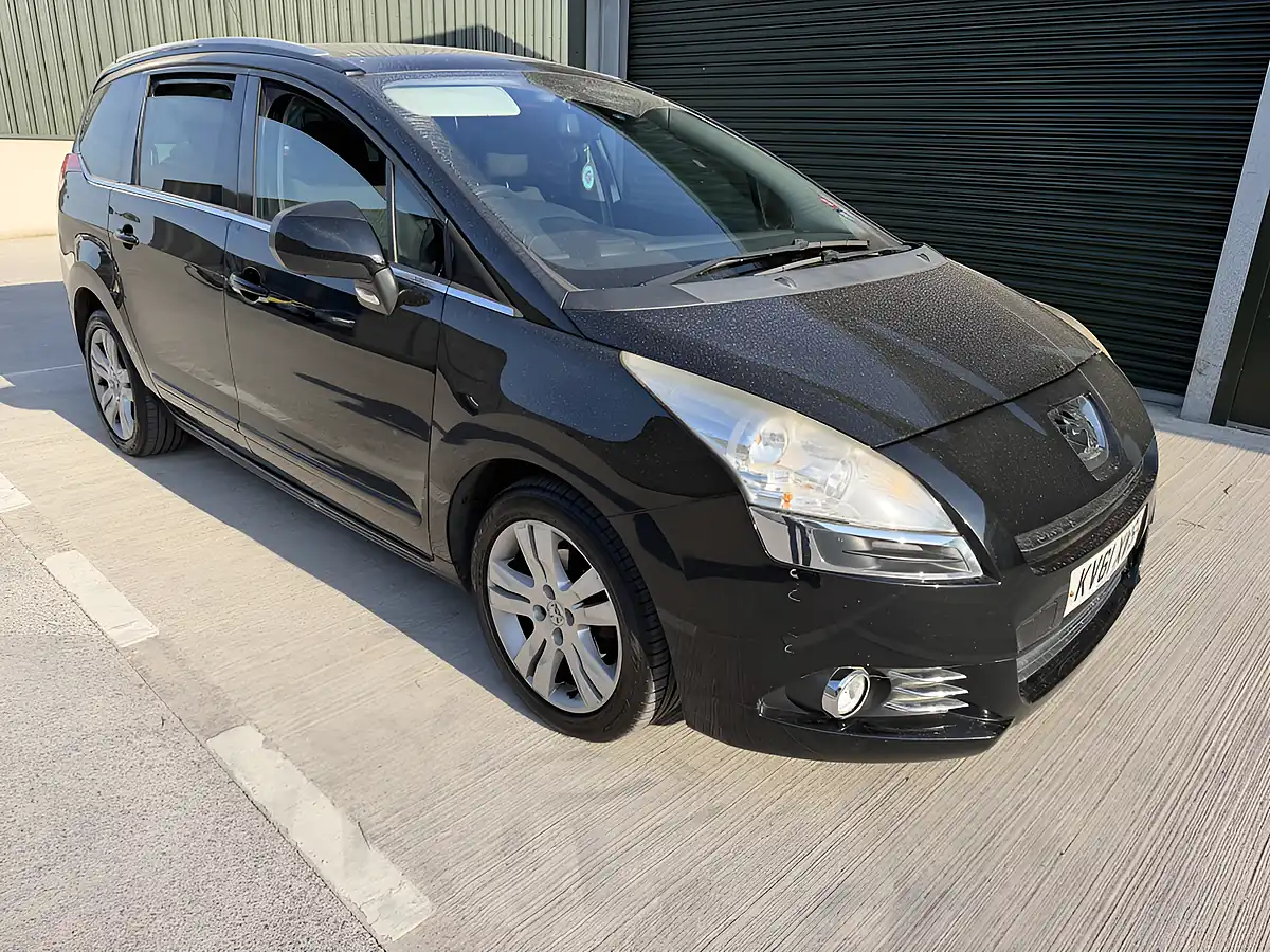 Used 2011 Peugeot 5008 Exclusive Black - Front View