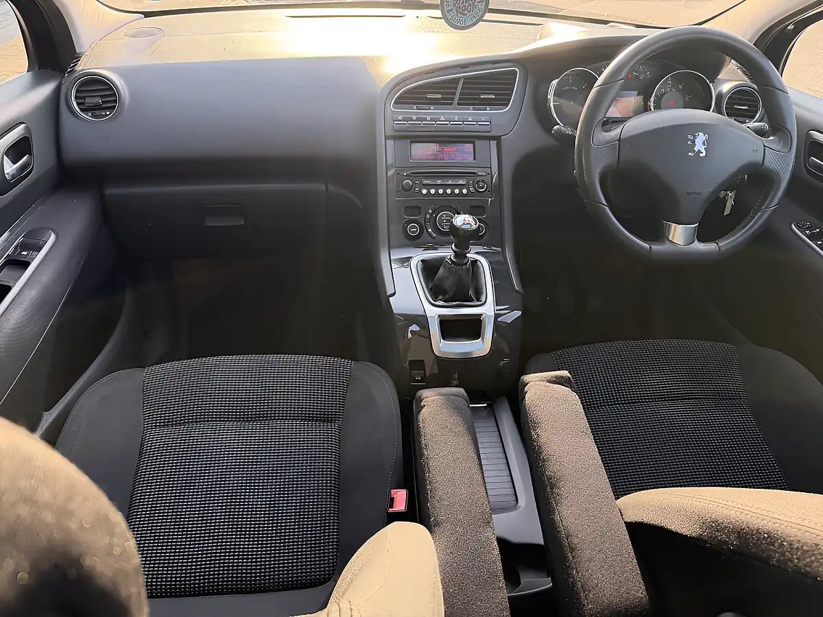 Used 2011 Peugeot 5008 Exclusive Black - Interior and Exterior details 12