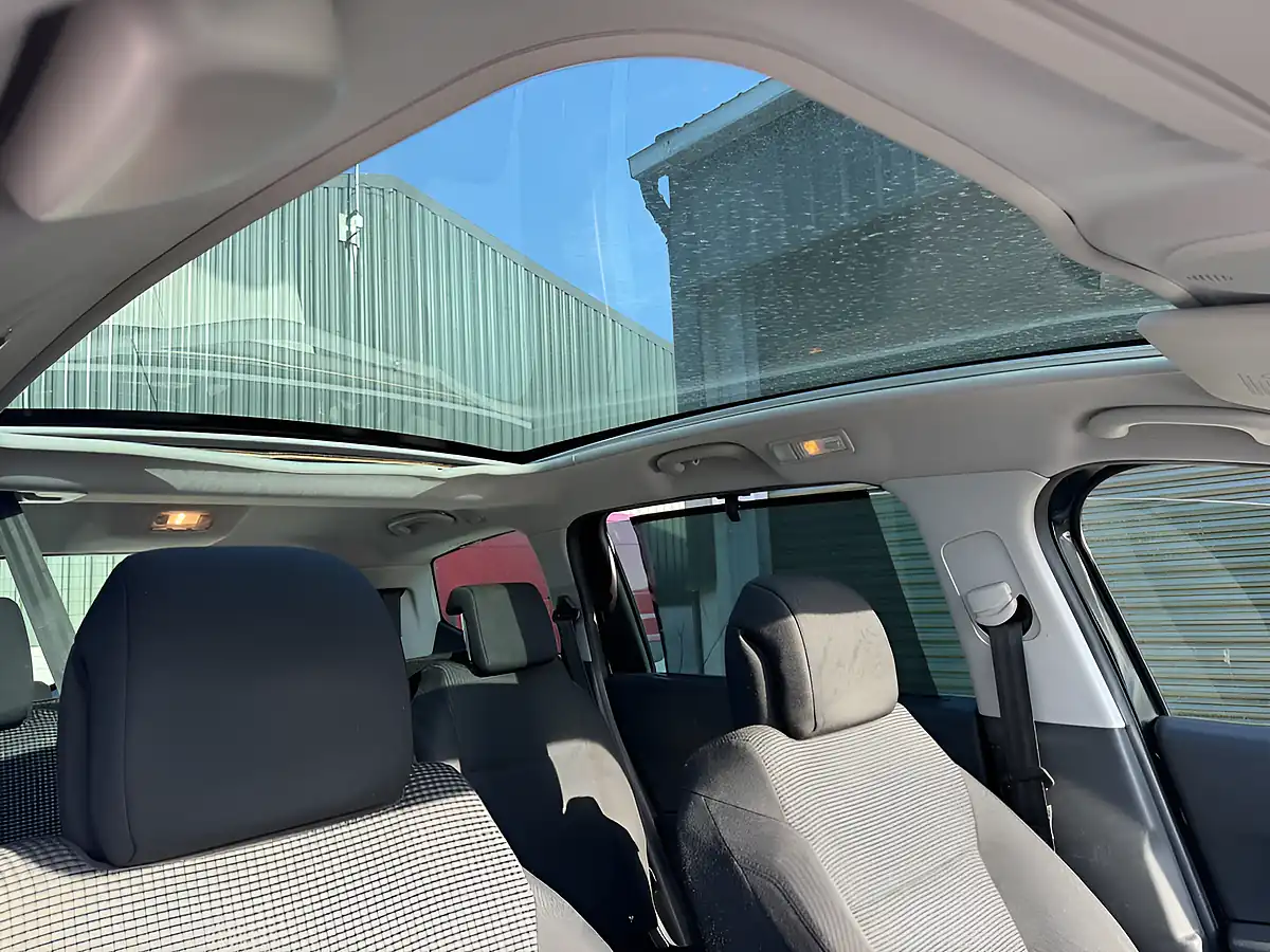 Used 2011 Peugeot 5008 Exclusive Black - Interior and Exterior details 16
