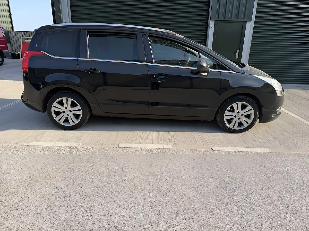 Used 2011 Peugeot 5008 Exclusive Black - Interior and Exterior details 2