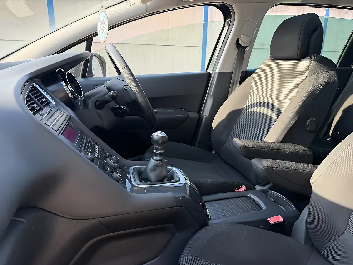 Used 2011 Peugeot 5008 Exclusive Black - Interior and Exterior details 9