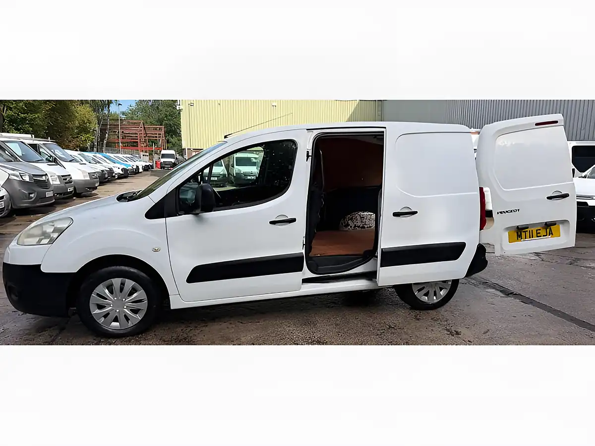 Used 2011 Peugeot Partner 625 Se White - Interior and Exterior details 11