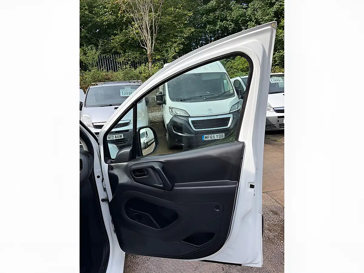 Used 2011 Peugeot Partner 625 Se White - Interior and Exterior details 13