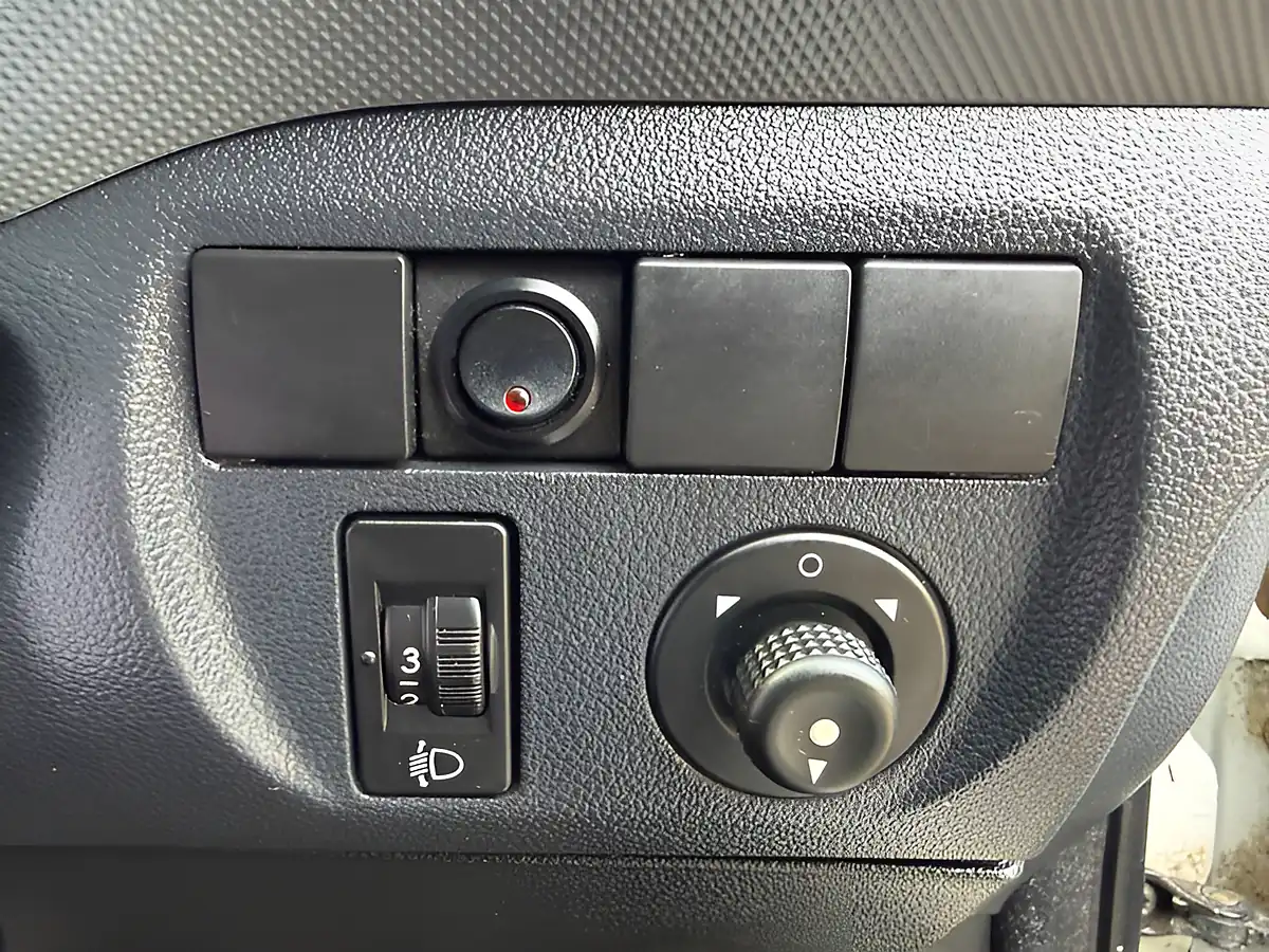 Used 2011 Peugeot Partner 625 Se White - Interior and Exterior details 14