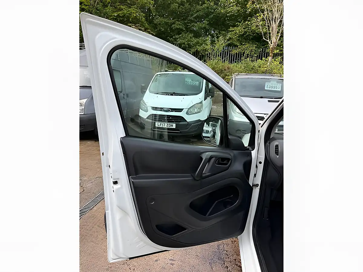 Used 2011 Peugeot Partner 625 Se White - Interior and Exterior details 15