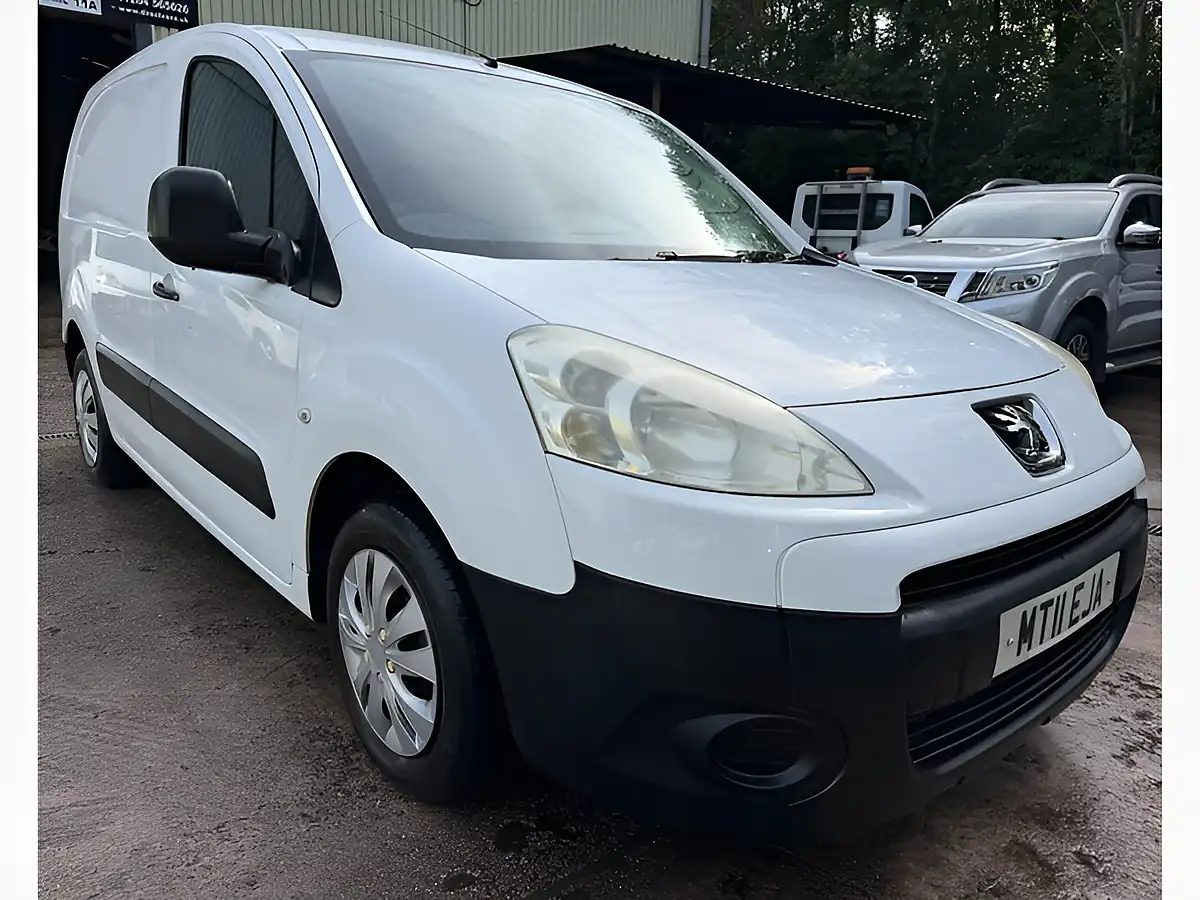 Used 2011 Peugeot Partner 625 Se White - Interior and Exterior details 3