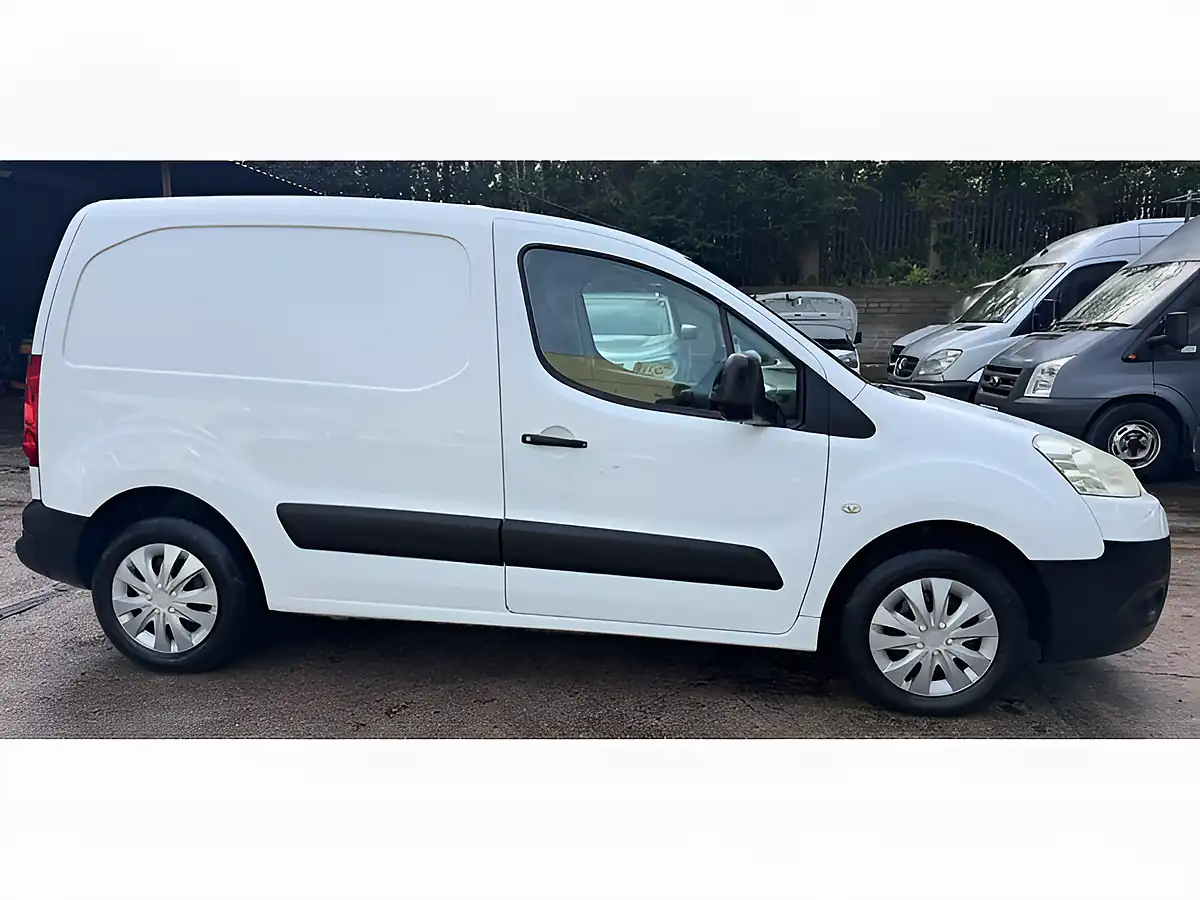 Used 2011 Peugeot Partner 625 Se White - Interior and Exterior details 5