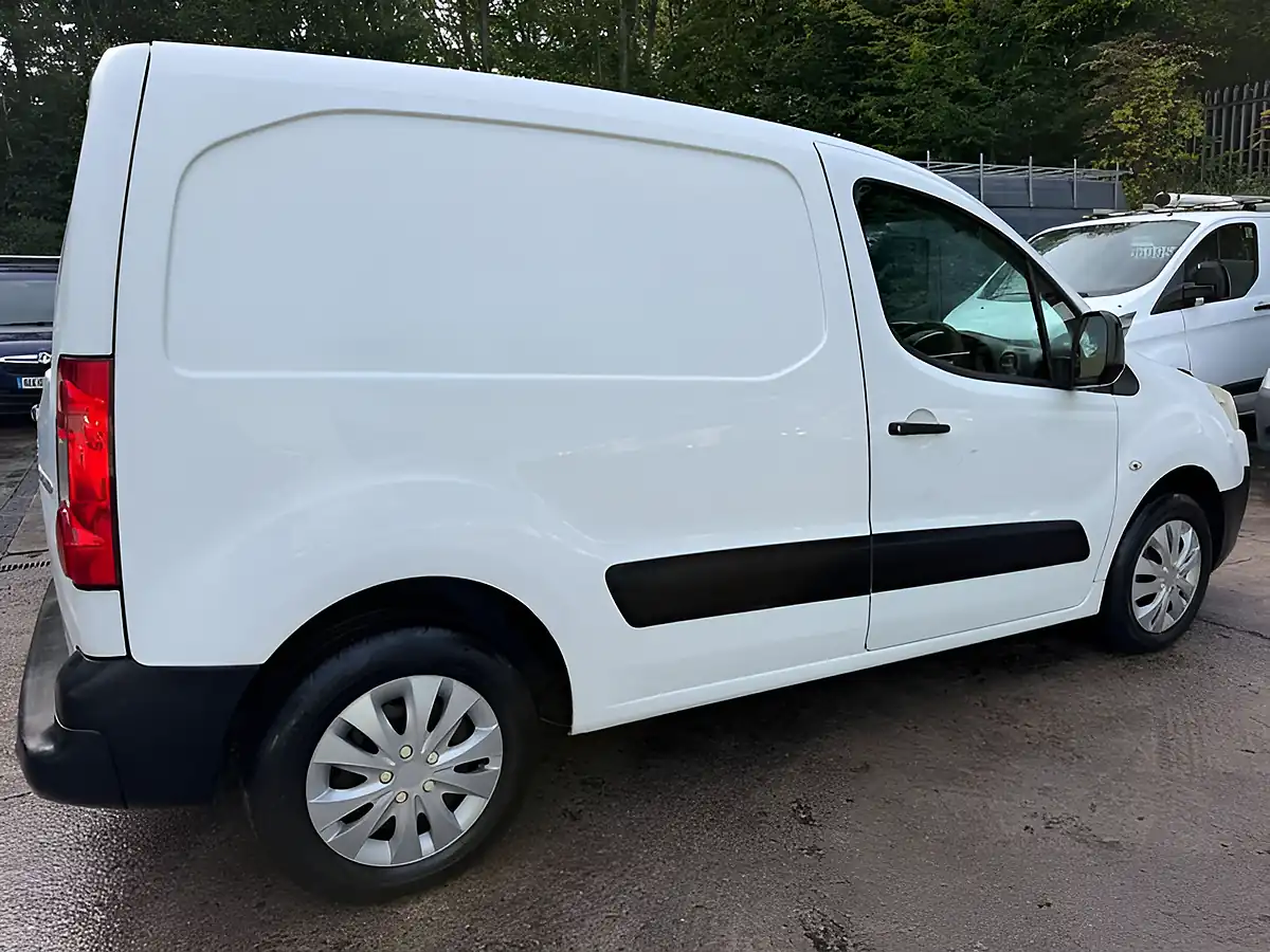 Used 2011 Peugeot Partner 625 Se White - Interior and Exterior details 7