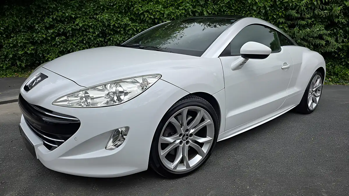 Used 2011 Peugeot Rcz GT Blanc Nacre White - Front View