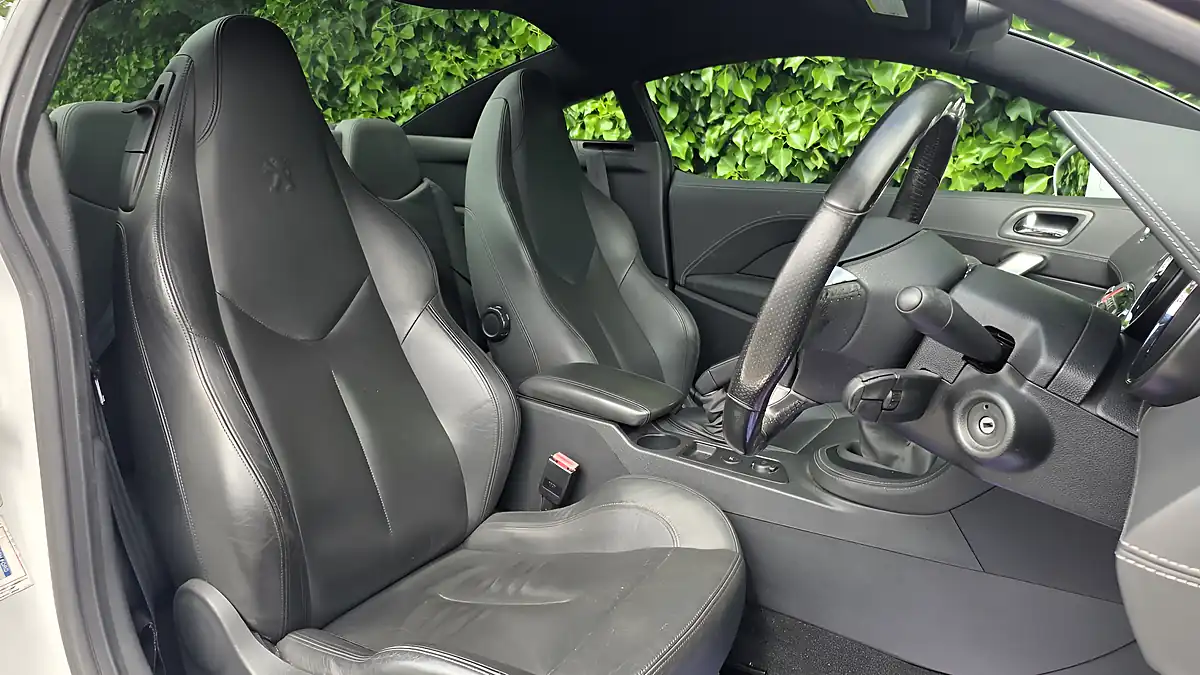 Used 2011 Peugeot Rcz GT Blanc Nacre White - Interior and Exterior details 10