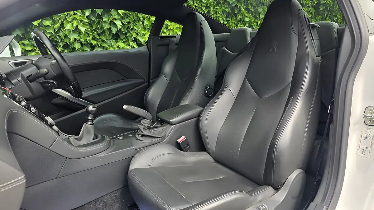 Used 2011 Peugeot Rcz GT Blanc Nacre White - Interior and Exterior details 13