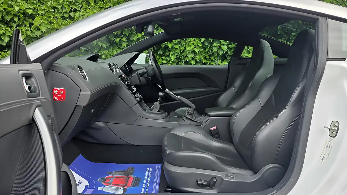 Used 2011 Peugeot Rcz GT Blanc Nacre White - Interior and Exterior details 14