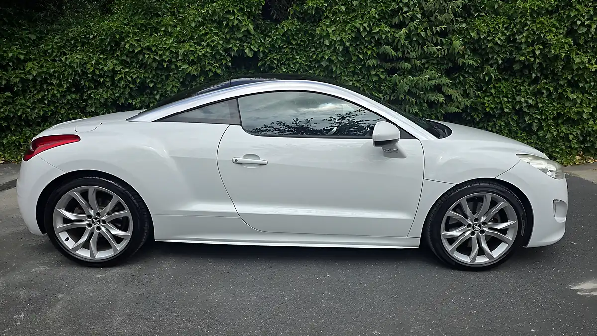 Used 2011 Peugeot Rcz GT Blanc Nacre White - Interior and Exterior details 6