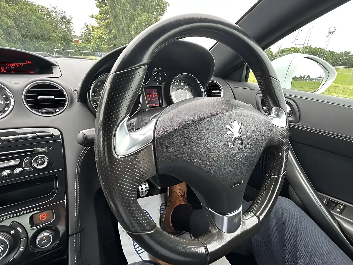 Used 2011 Peugeot Rcz GT White - Interior and Exterior details 14