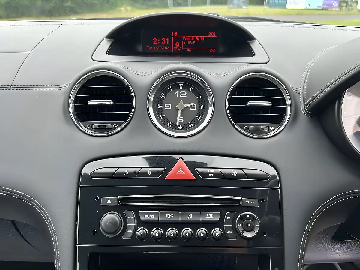 Used 2011 Peugeot Rcz GT White - Interior and Exterior details 15