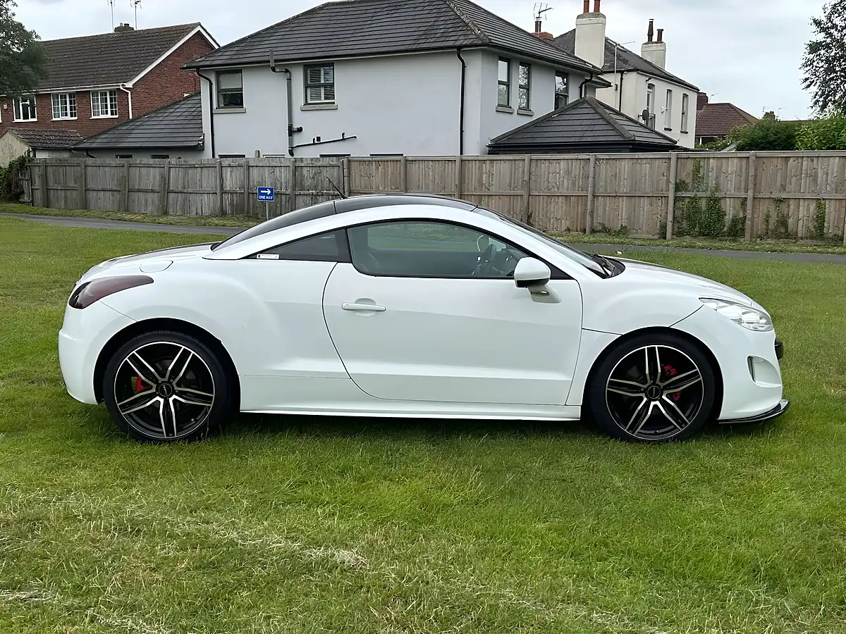 Used 2011 Peugeot Rcz GT White - Interior and Exterior details 4