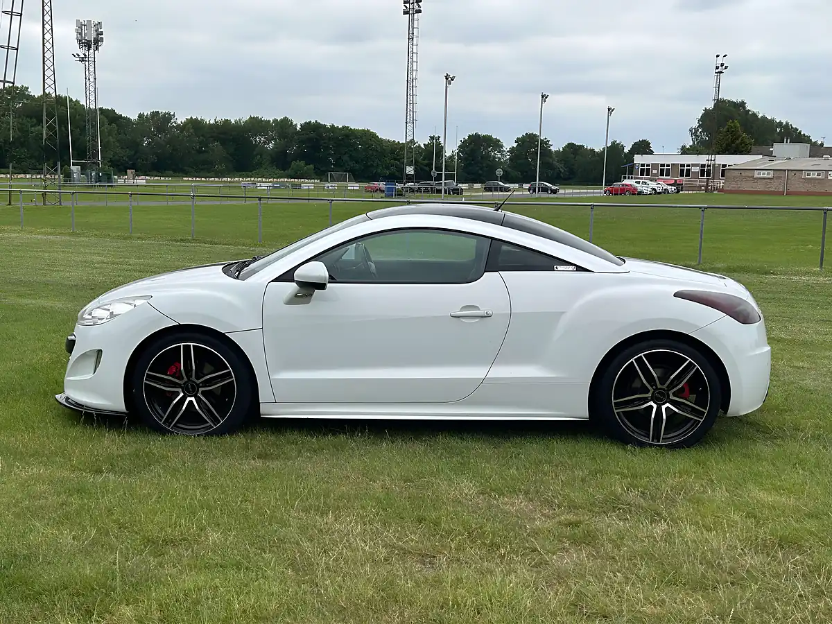 Used 2011 Peugeot Rcz GT White - Interior and Exterior details 8