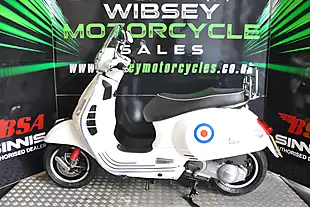 Used 2011 Piaggio GTS300 Super White - Interior and Exterior details 10