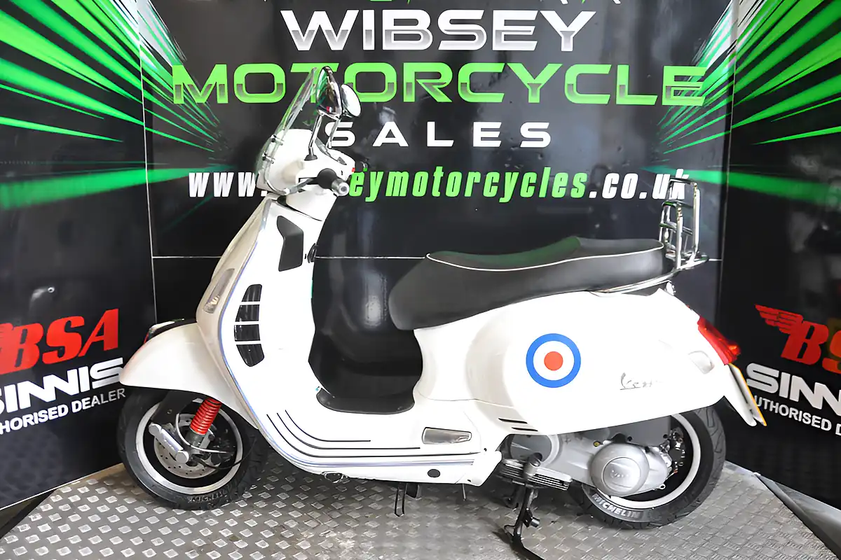 Used 2011 Piaggio GTS300 Super White - Interior and Exterior details 10