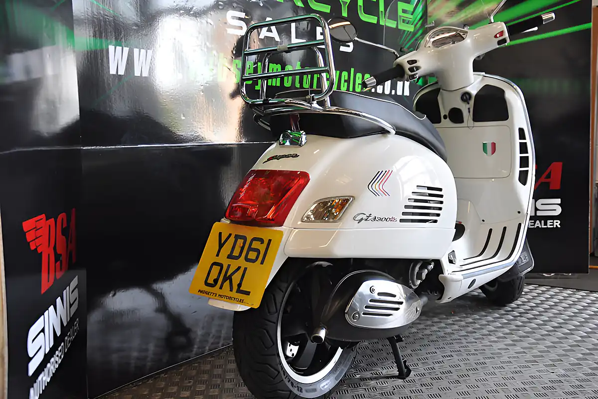 Used 2011 Piaggio GTS300 Super White - Interior and Exterior details 18