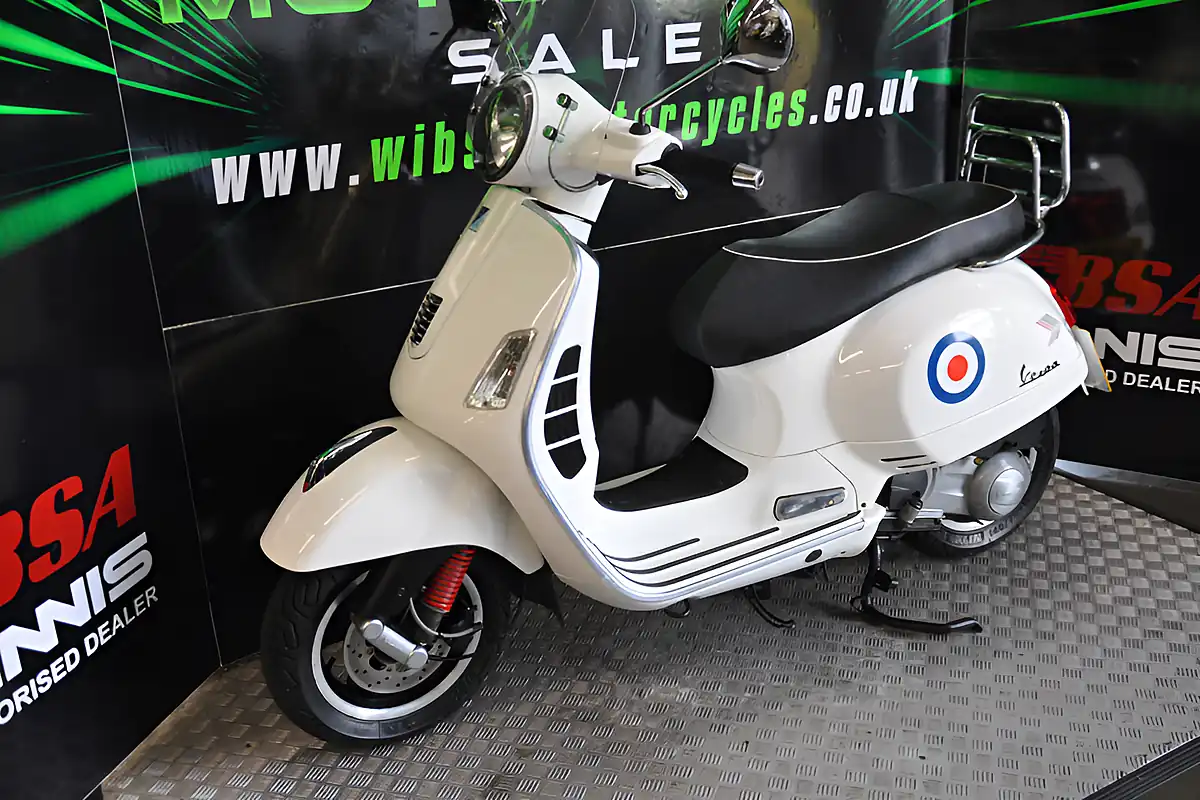 Used 2011 Piaggio GTS300 Super White - Interior and Exterior details 2
