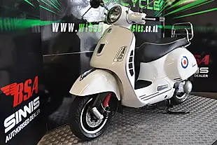 Used 2011 Piaggio GTS300 Super White - Interior and Exterior details 3