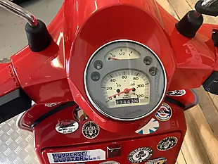 Used 2011 Piaggio Vespa Red - Interior and Exterior details 7