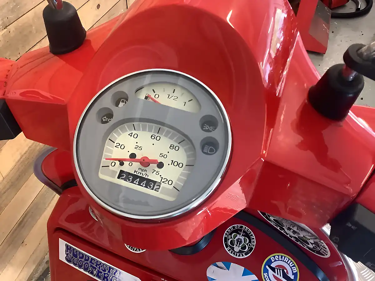 Used 2011 Piaggio Vespa Red - Interior and Exterior details 8