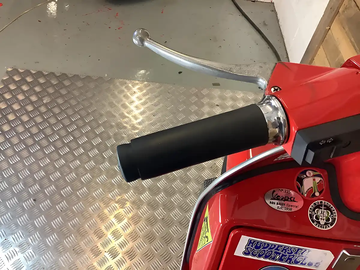 Used 2011 Piaggio Vespa Red - Interior and Exterior details 9