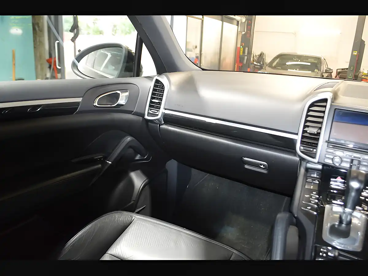 Used 2011 Porsche Cayenne Jet Black - Interior and Exterior details 11