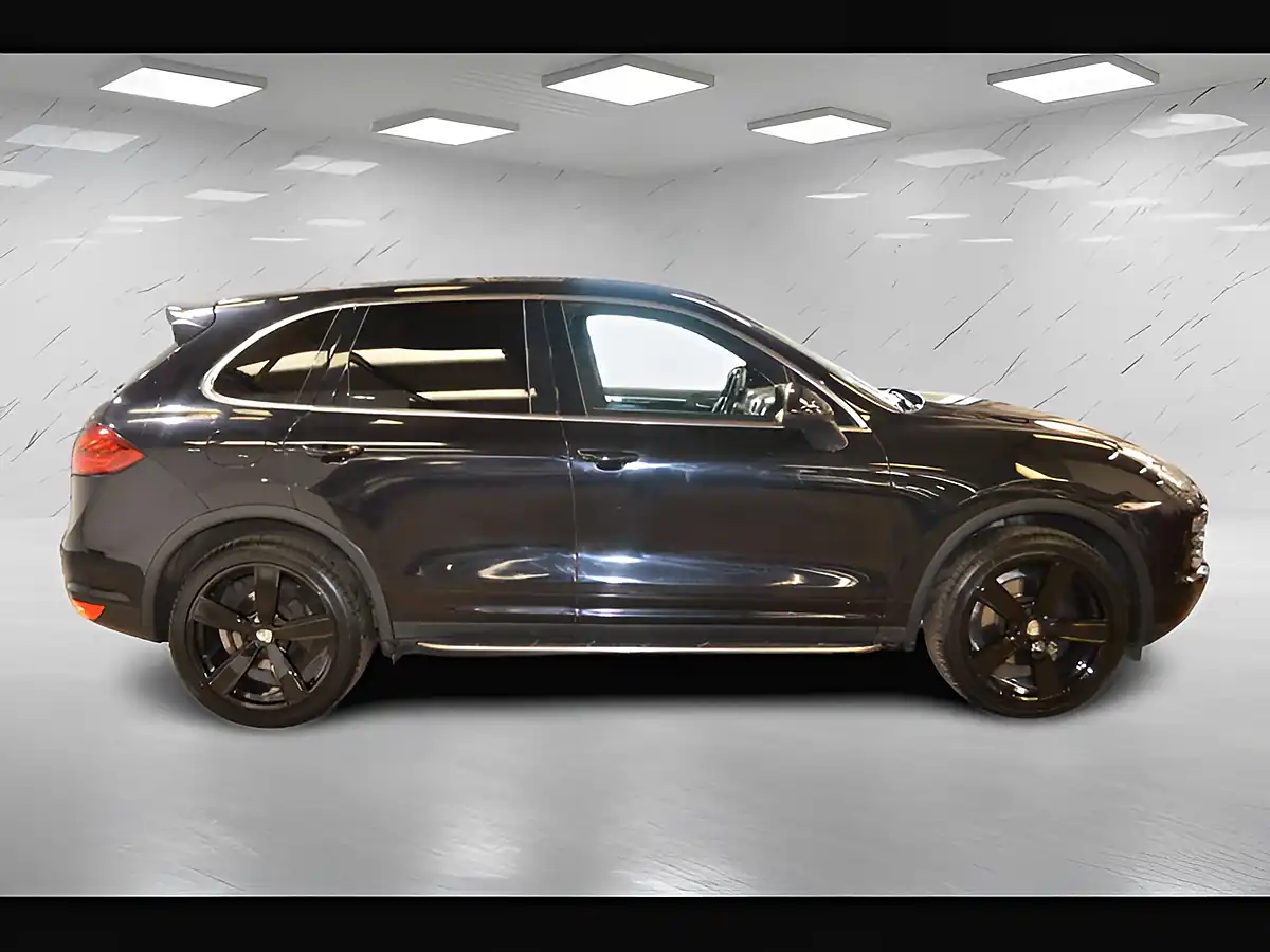 Used 2011 Porsche Cayenne Jet Black - Interior and Exterior details 9
