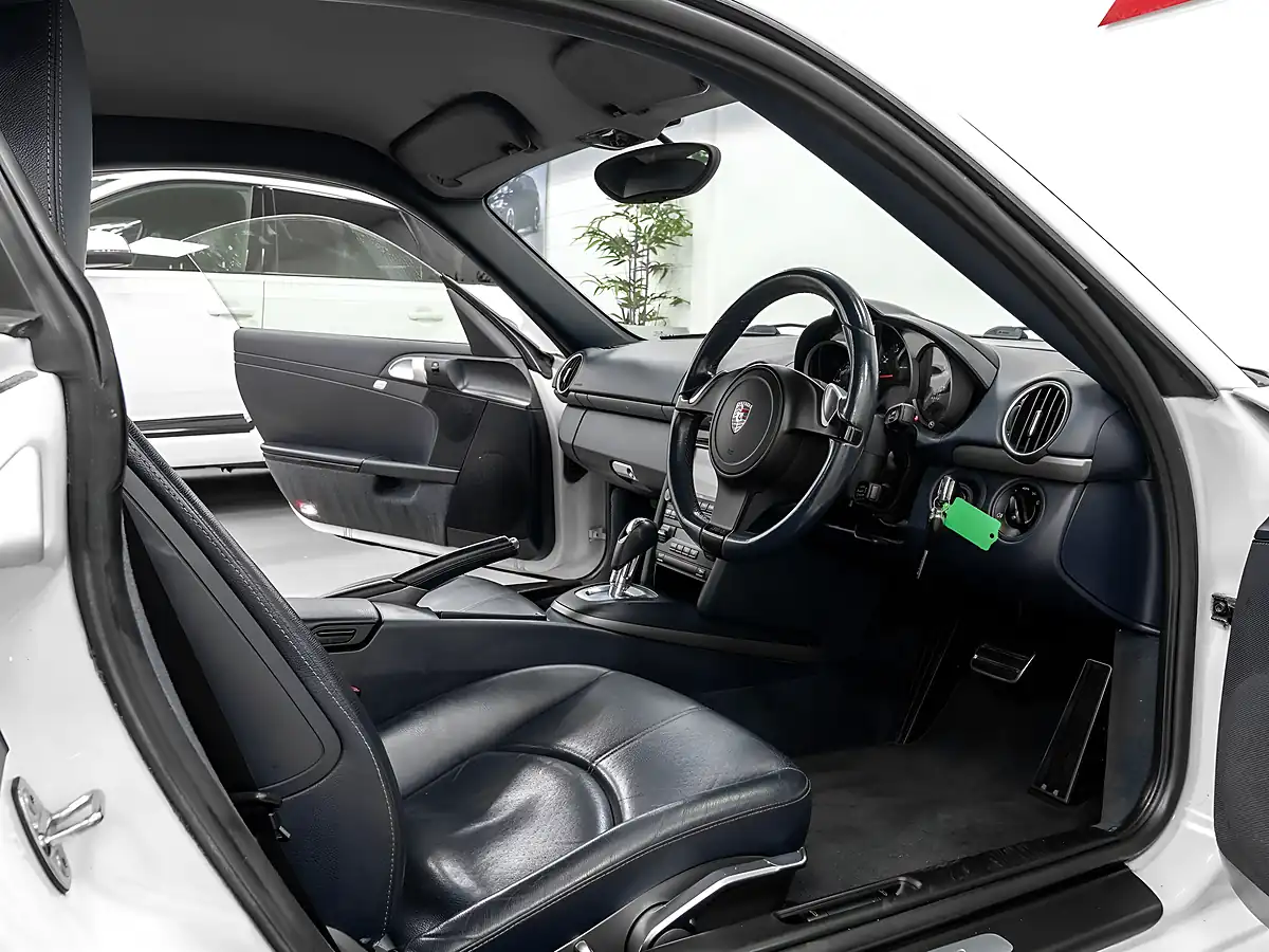 Used 2011 Porsche Cayman 987 White - Interior and Exterior details 15