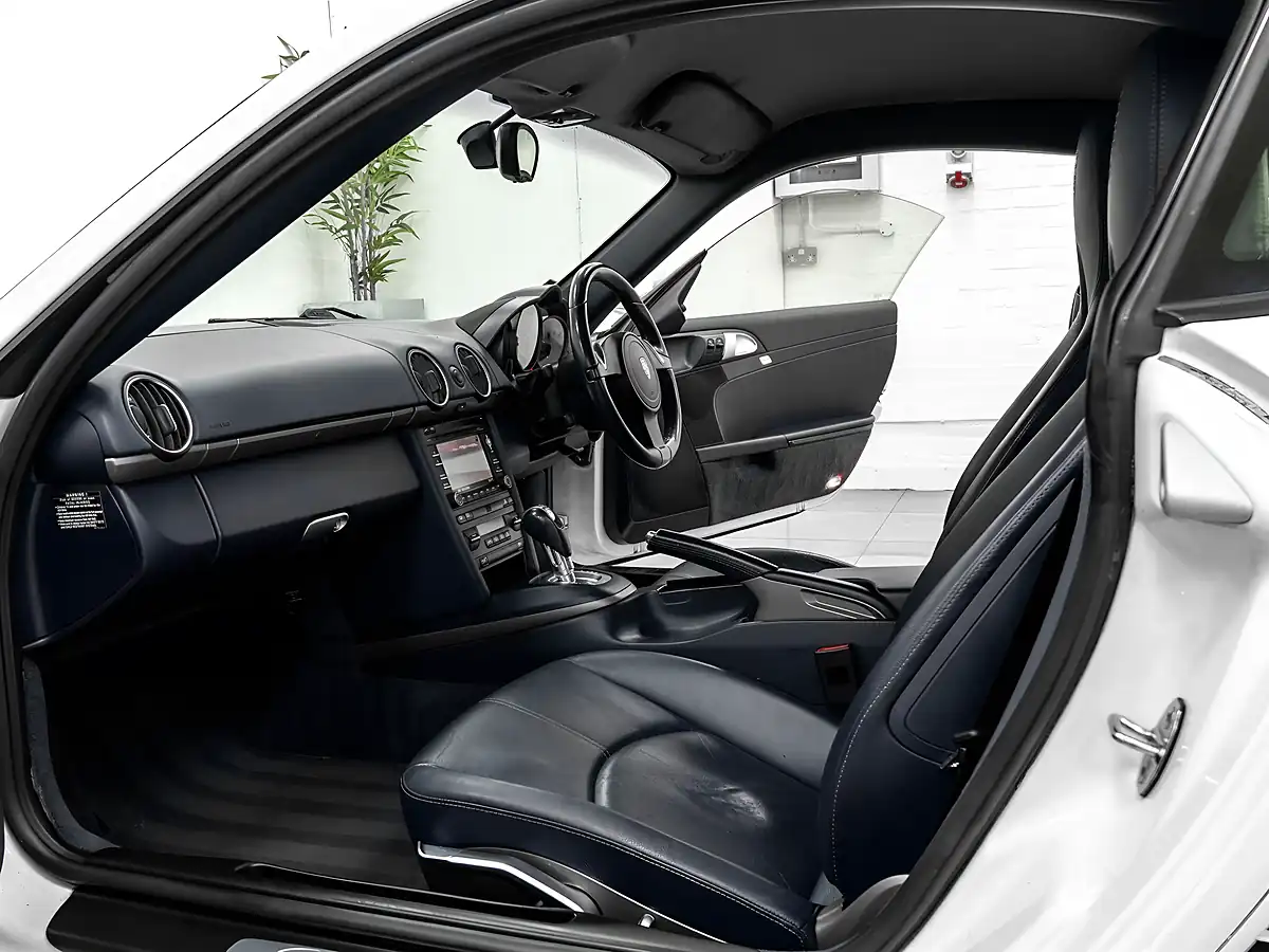Used 2011 Porsche Cayman 987 White - Interior and Exterior details 16